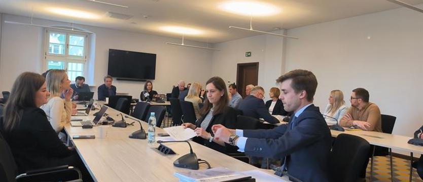 Kontrowersyjna stacja paliw w Podjuchach: inwestor proponuje stanicę wodną w zamian za zgodę