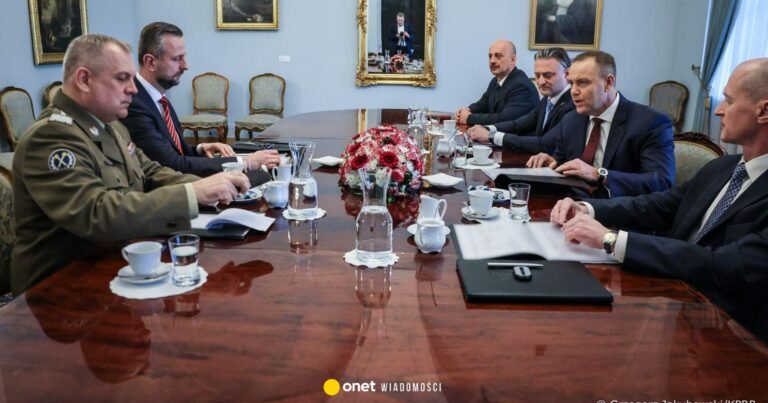 Nawrocki spotkał się z ministrem obrony. Szef BBN ujawnia kulisy rozmów o obecności wojsk USA w Polsce
