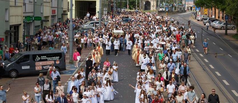 Boże Ciało 2025: Procesje przejdą ulicami Szczecina i całej Polski. Tradycja bez równych w Europie