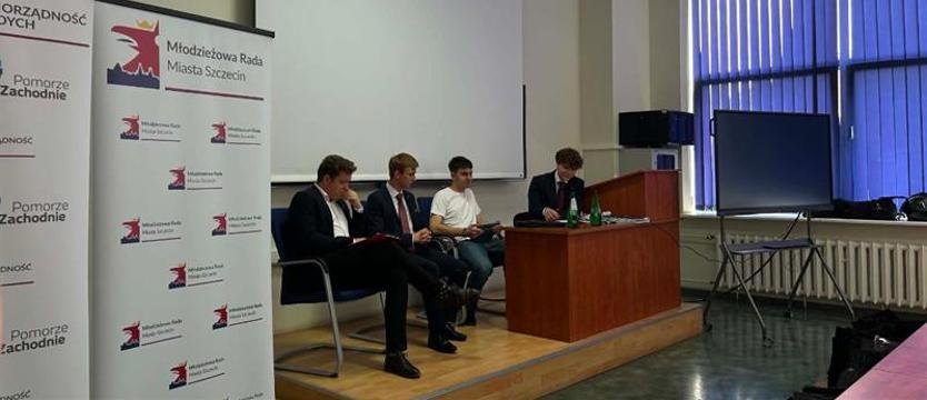Młodzi szczecinianie debatują o Konstytucji RP i samorządności