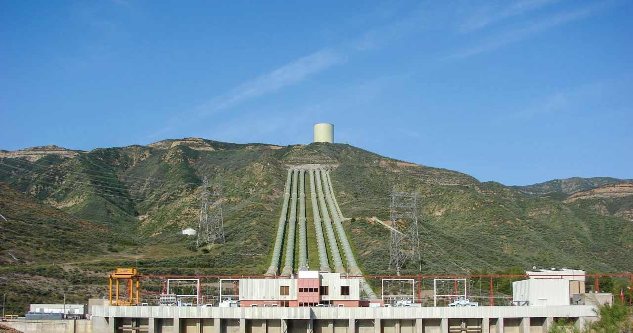 Elektrownie szczytowo-pompowe odzyskują znaczenie — największe magazyny energii wracają do łask