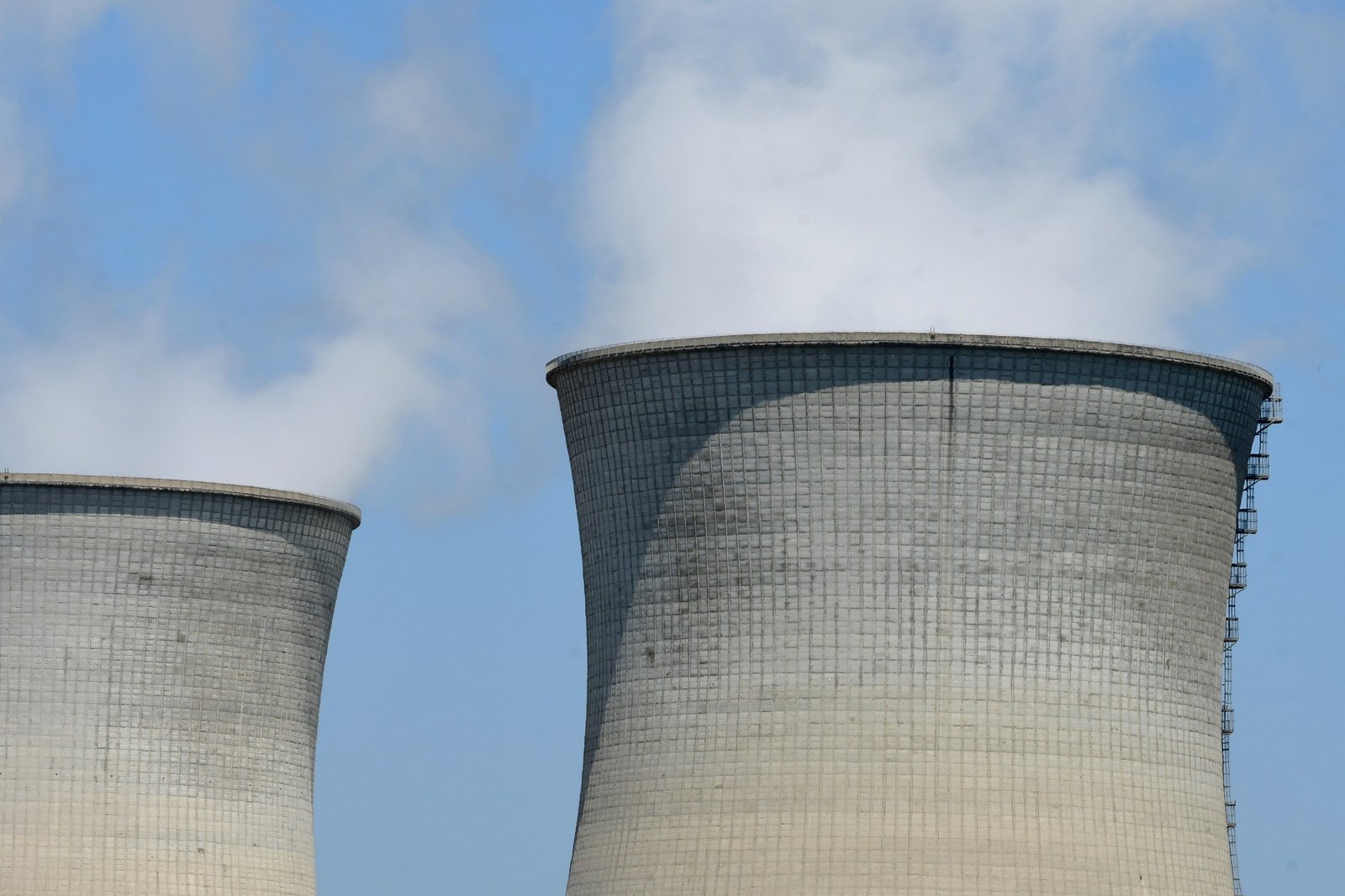 Fala upałów we Francji wstrzymuje reaktory jądrowe i ogranicza produkcję energii elektrycznej