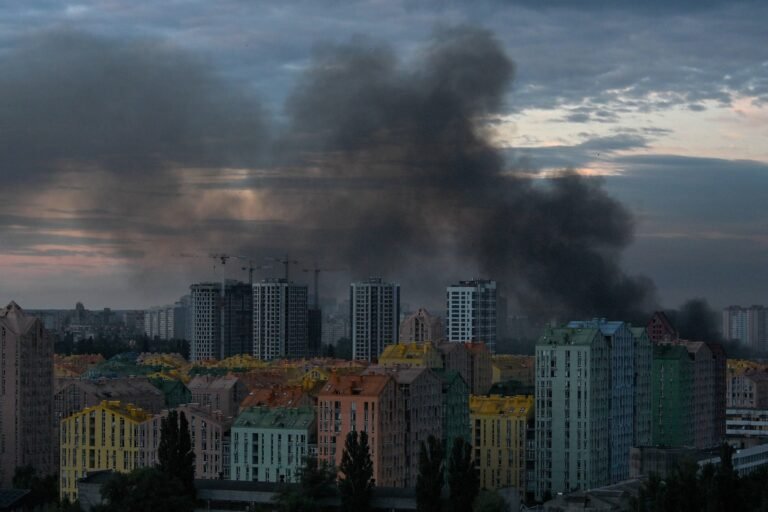 Kijów pod ostrzałem: nowa faza rosyjskiego terroru rakietowego i gra o czas przed zimą