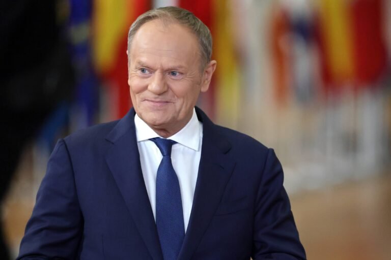 Kryzys w PiS: Morawiecki ignoruje ultimatum kierownictwa, Tusk komentuje z ironią
