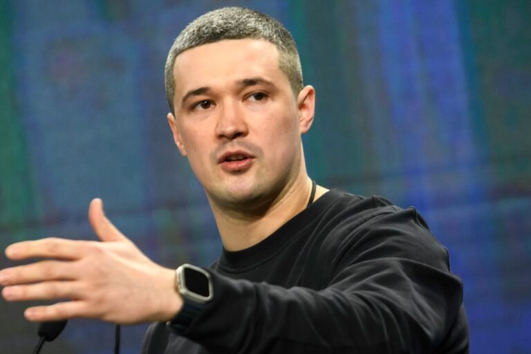 Odszedł wśród protestów, teraz chwali następcę Syrskiego. Fedorow: „Nadchodzi głos zmiany"