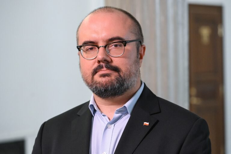 Rozłam w PiS: Jabłoński ujawnia kulisy wielogodzinnych negocjacji z Kaczyńskim