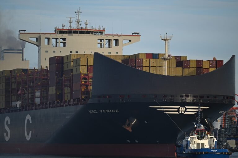 MSC Venice w Gdyni: największy kontenerowiec w historii portu dobił do nabrzeża
