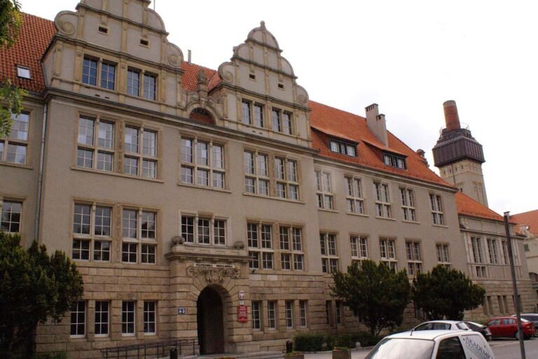 Politechnika Wrocławska na chińskiej liście sankcyjnej. Co to oznacza i dlaczego do tego doszło?