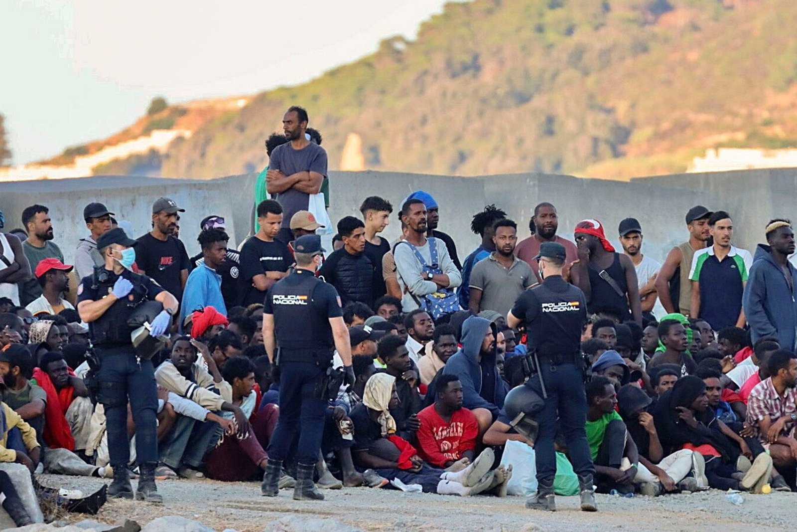 Ceuta 2025: Nie kryzys migracyjny, lecz operacja hybrydowa. Fakty, które Madryt woli przemilczeć