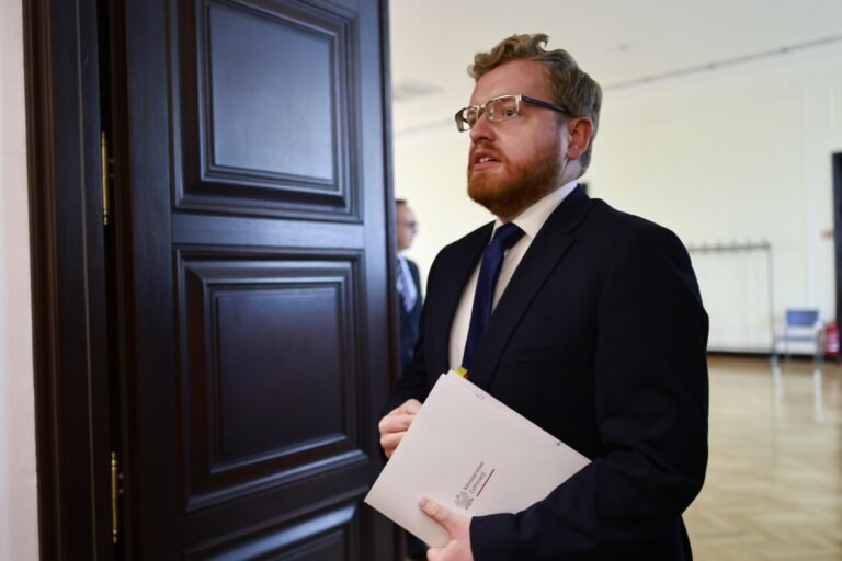 Masowy wyciek danych medycznych Polaków: wiceminister cyfryzacji zapewnia, że skradzione informacje nie trafiły do sieci